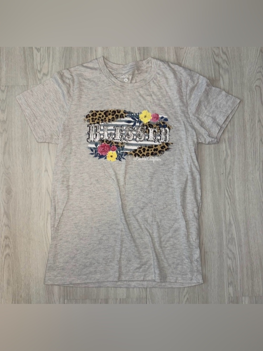 🛍 LINCOLN OUTFITTERS “Blessed” t-shirt small